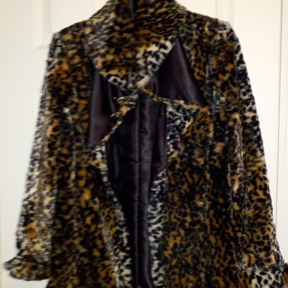 Wide Lapel Leopard Print Peacoat - Picture 4 of 11